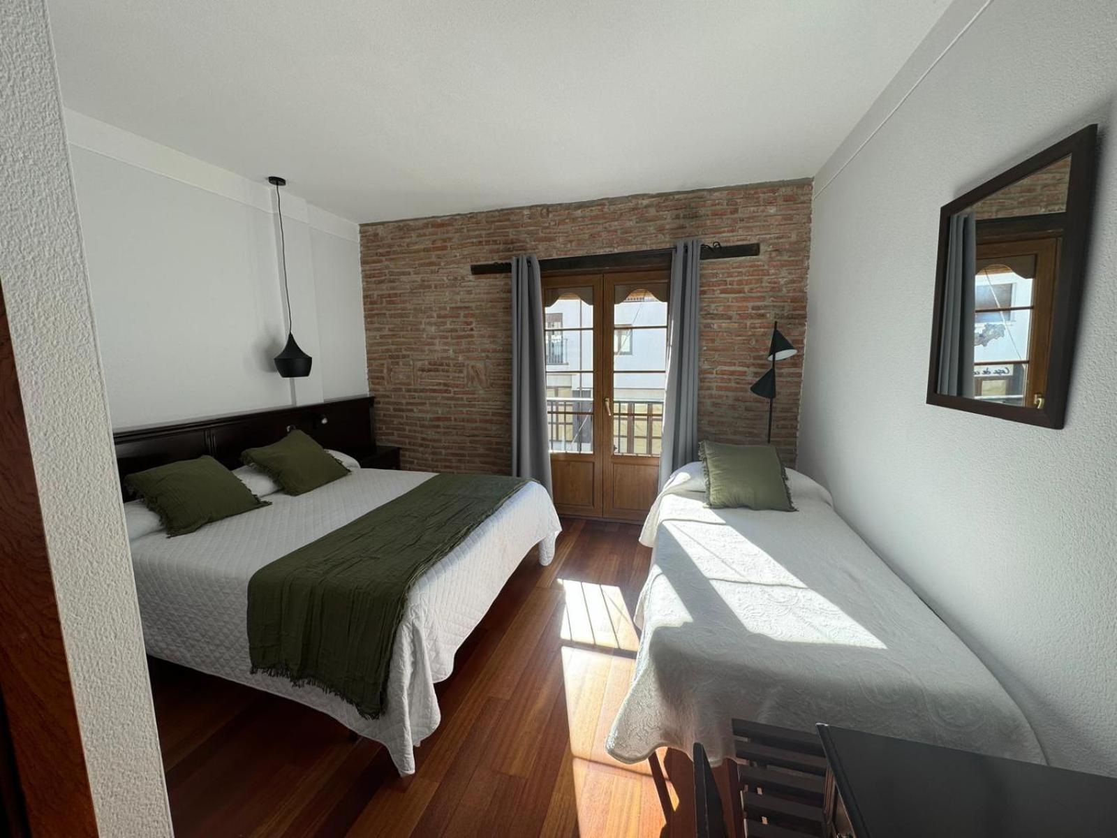 Hospedium Hotel La Fuente Candelario Buitenkant foto