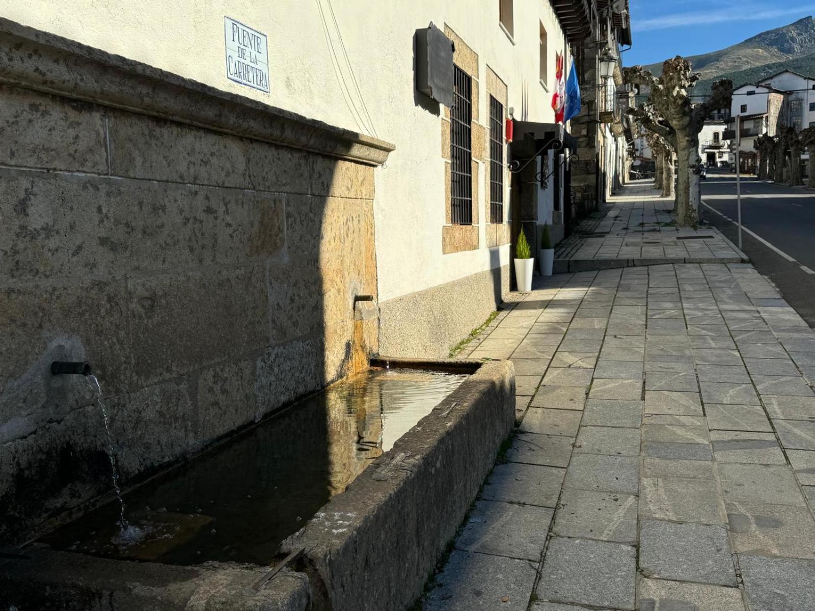 Hospedium Hotel La Fuente Candelario Buitenkant foto