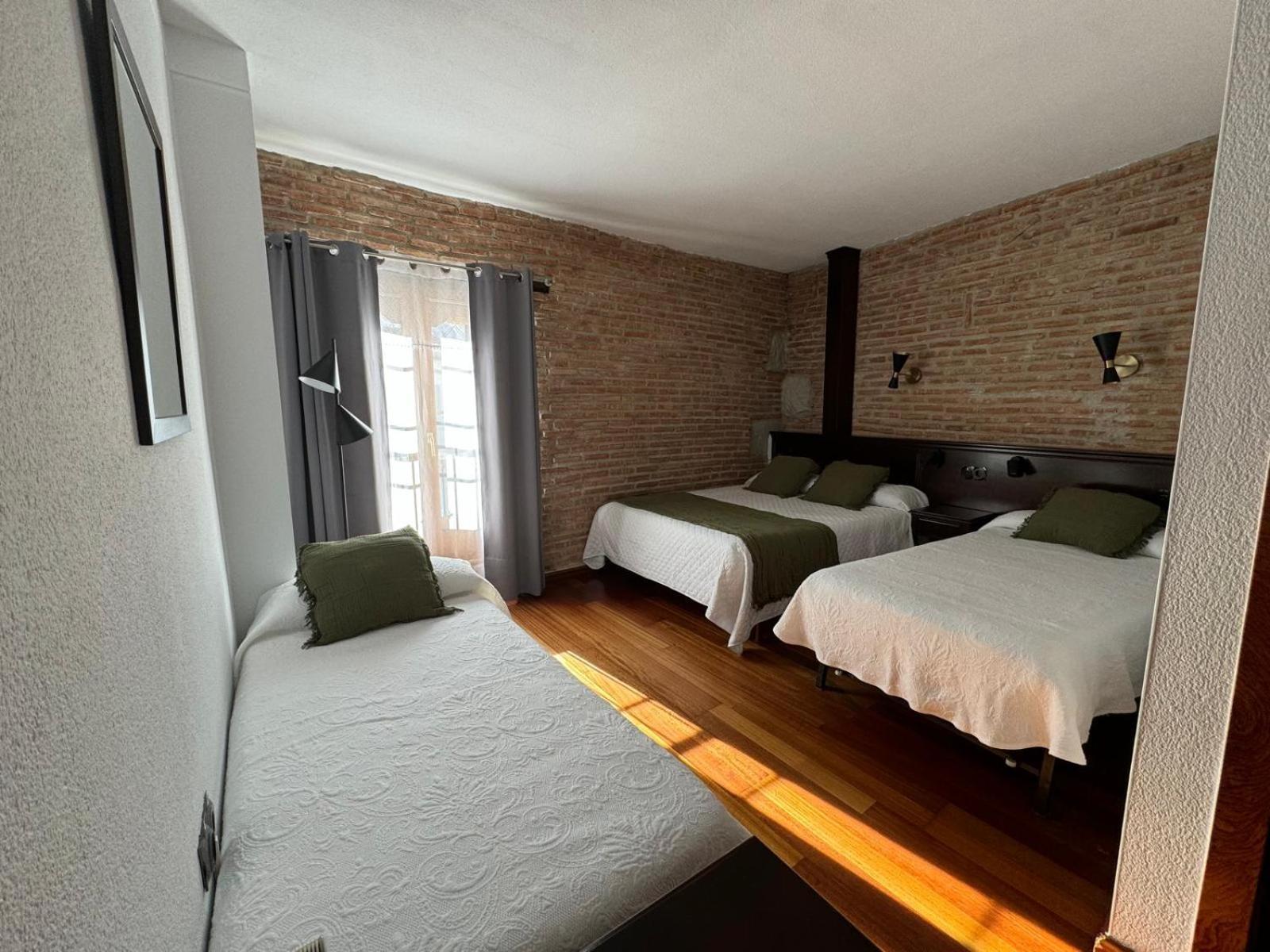 Hospedium Hotel La Fuente Candelario Buitenkant foto